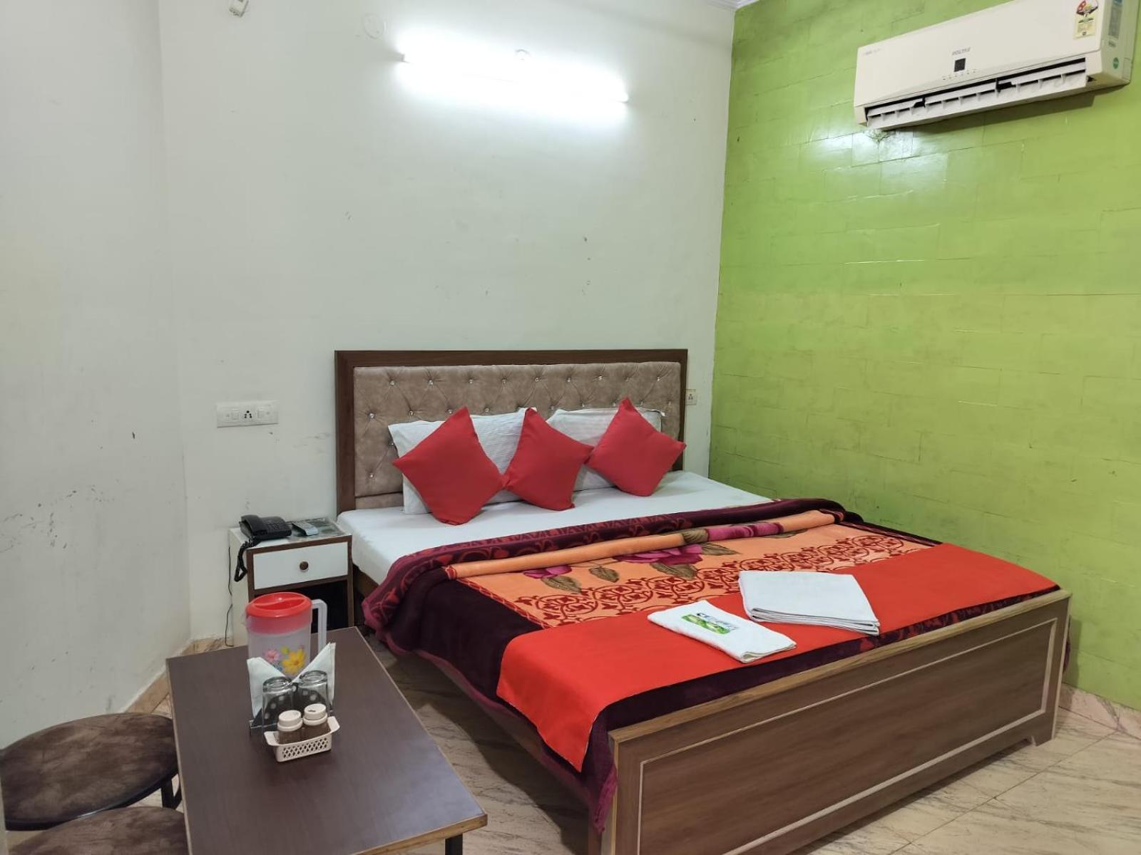 Hotel Holiday Inn Paradise Chandīgarh Dış mekan fotoğraf