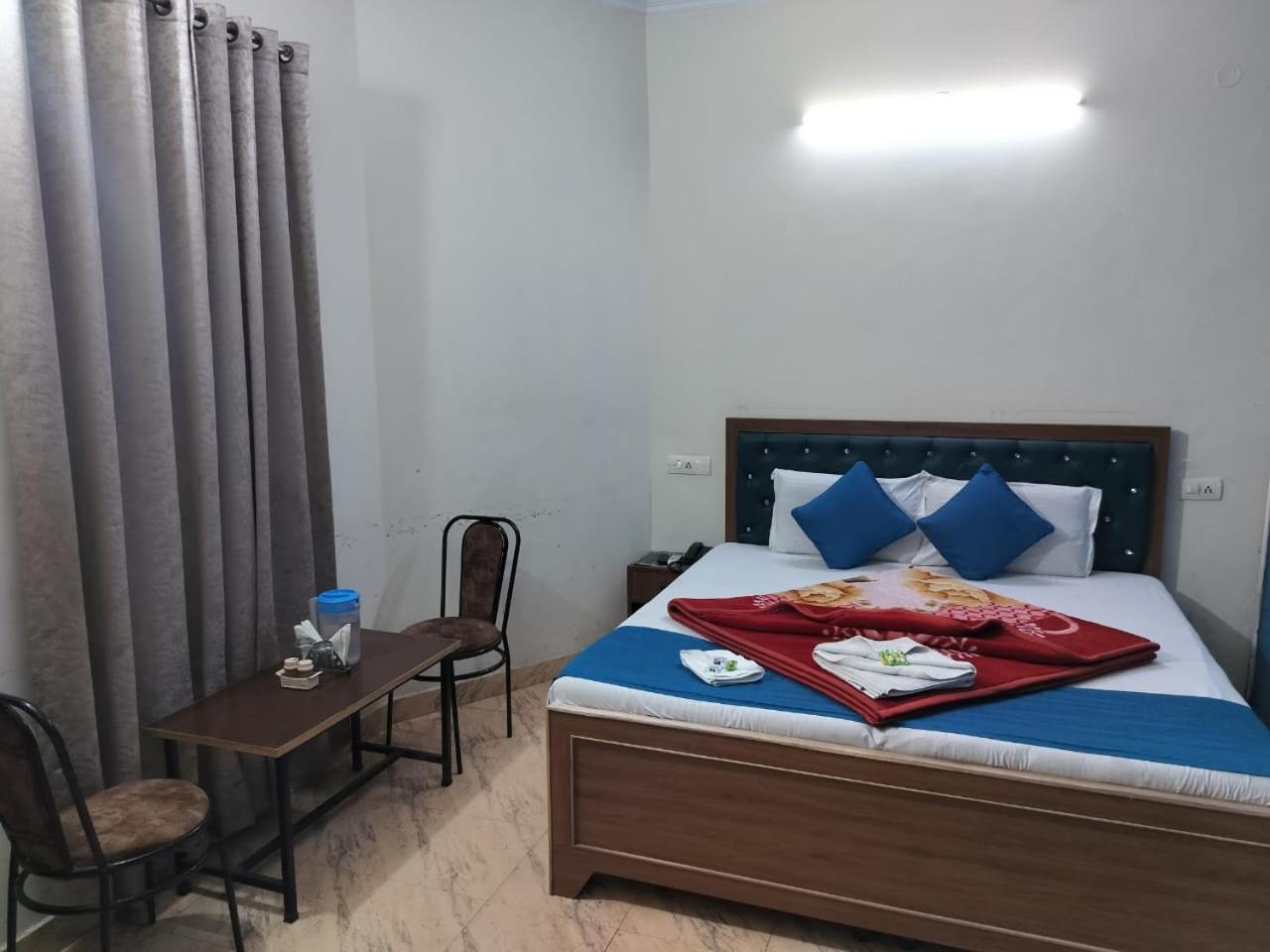 Hotel Holiday Inn Paradise Chandīgarh Dış mekan fotoğraf