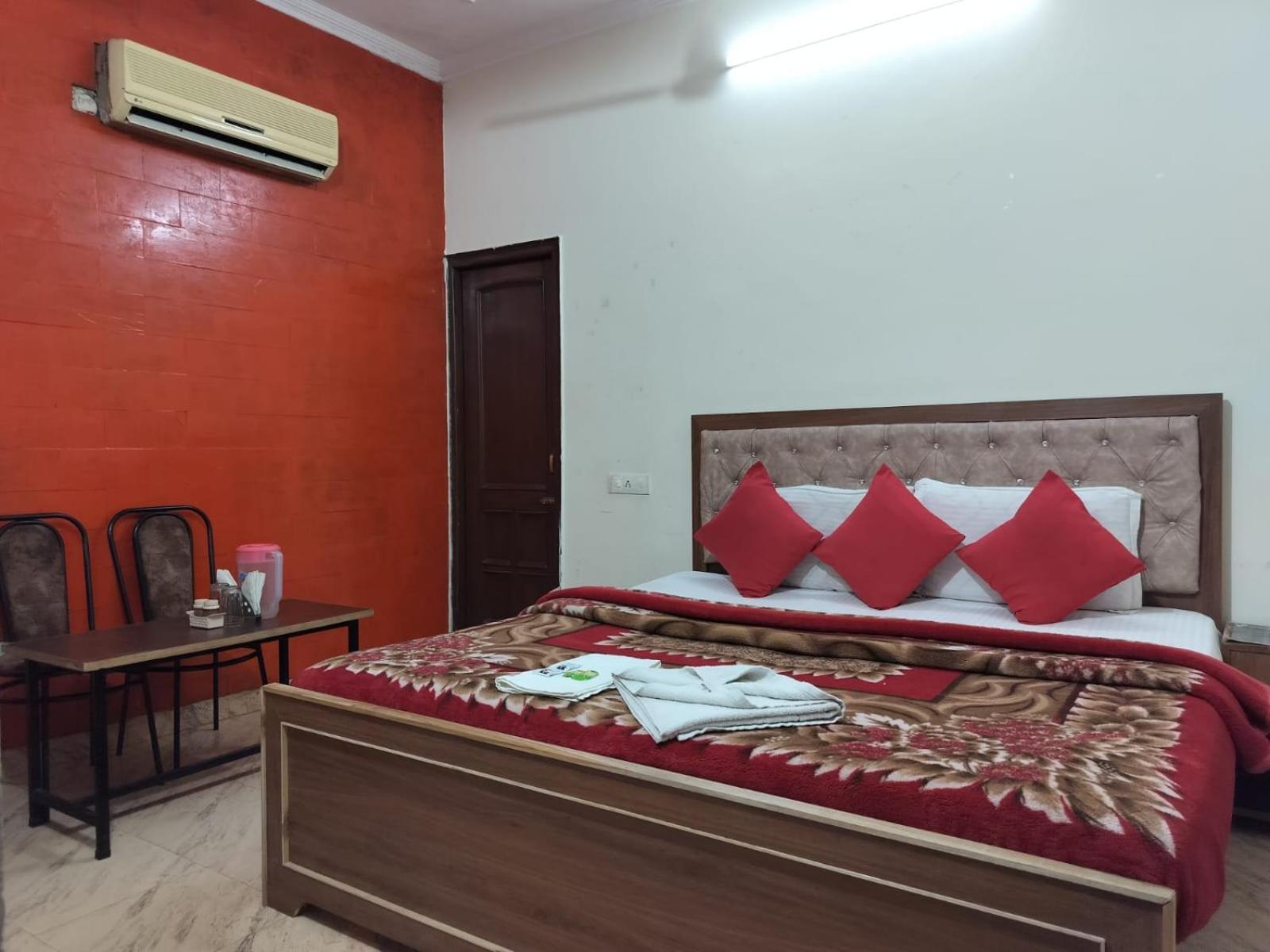 Hotel Holiday Inn Paradise Chandīgarh Dış mekan fotoğraf