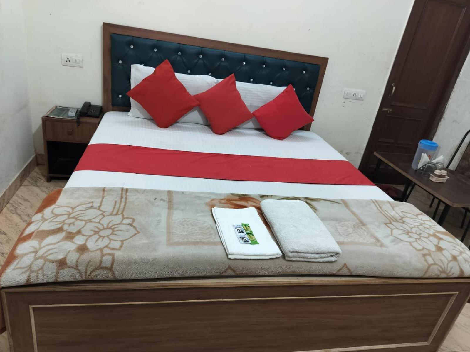 Hotel Holiday Inn Paradise Chandīgarh Dış mekan fotoğraf