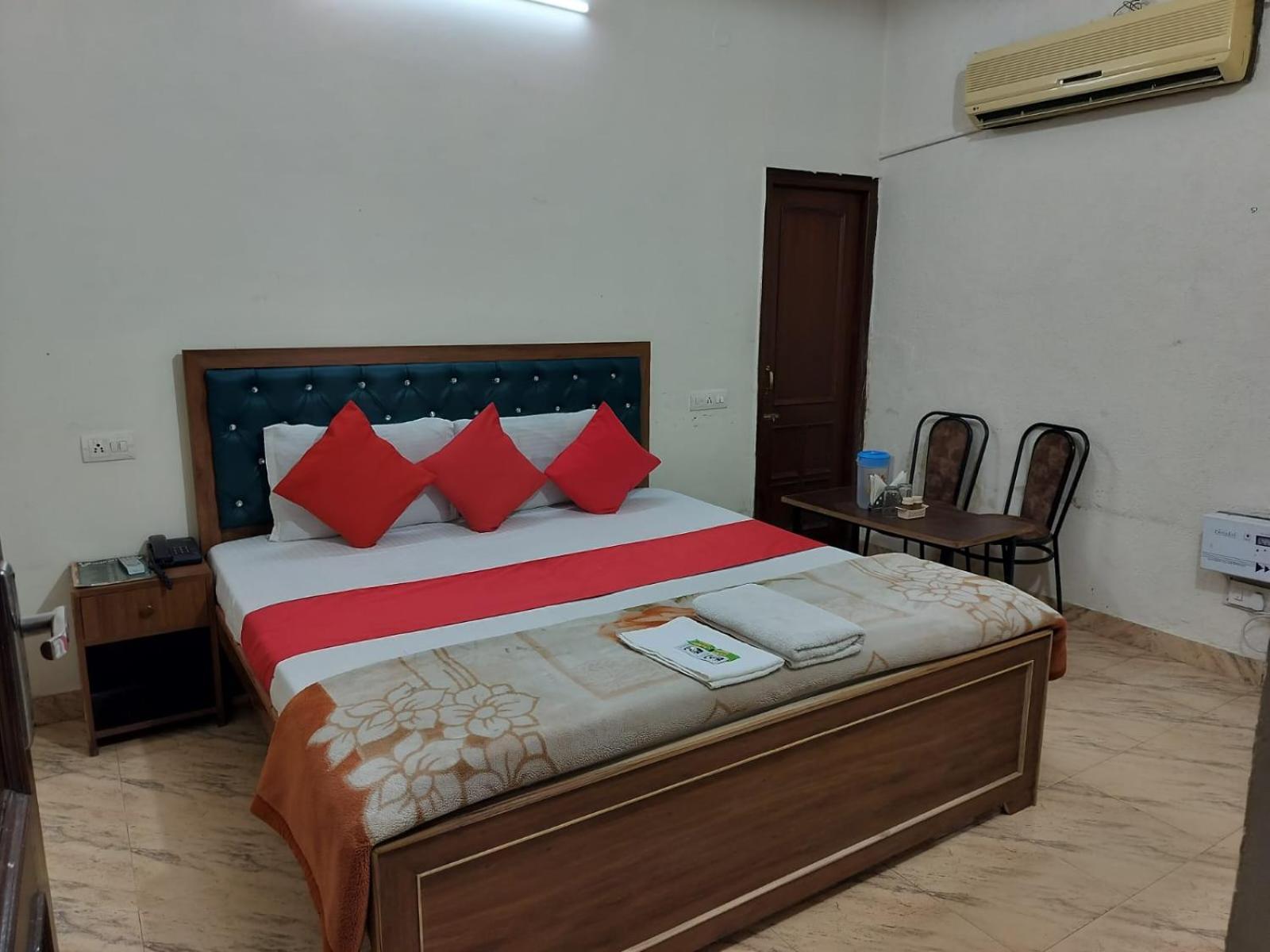 Hotel Holiday Inn Paradise Chandīgarh Dış mekan fotoğraf
