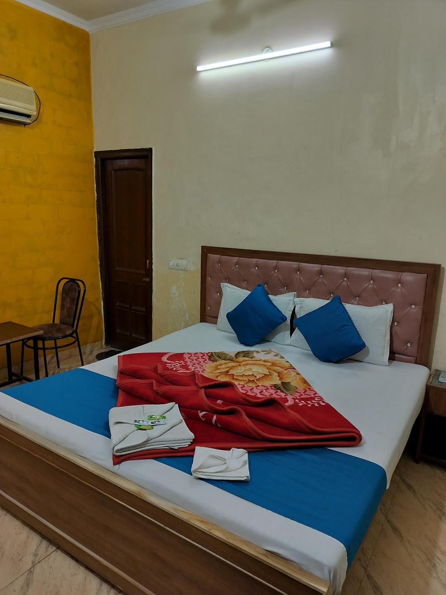 Hotel Holiday Inn Paradise Chandīgarh Dış mekan fotoğraf