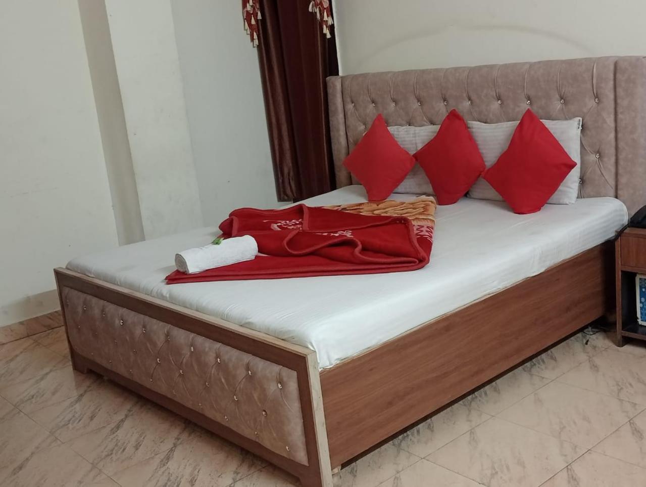 Hotel Holiday Inn Paradise Chandīgarh Dış mekan fotoğraf