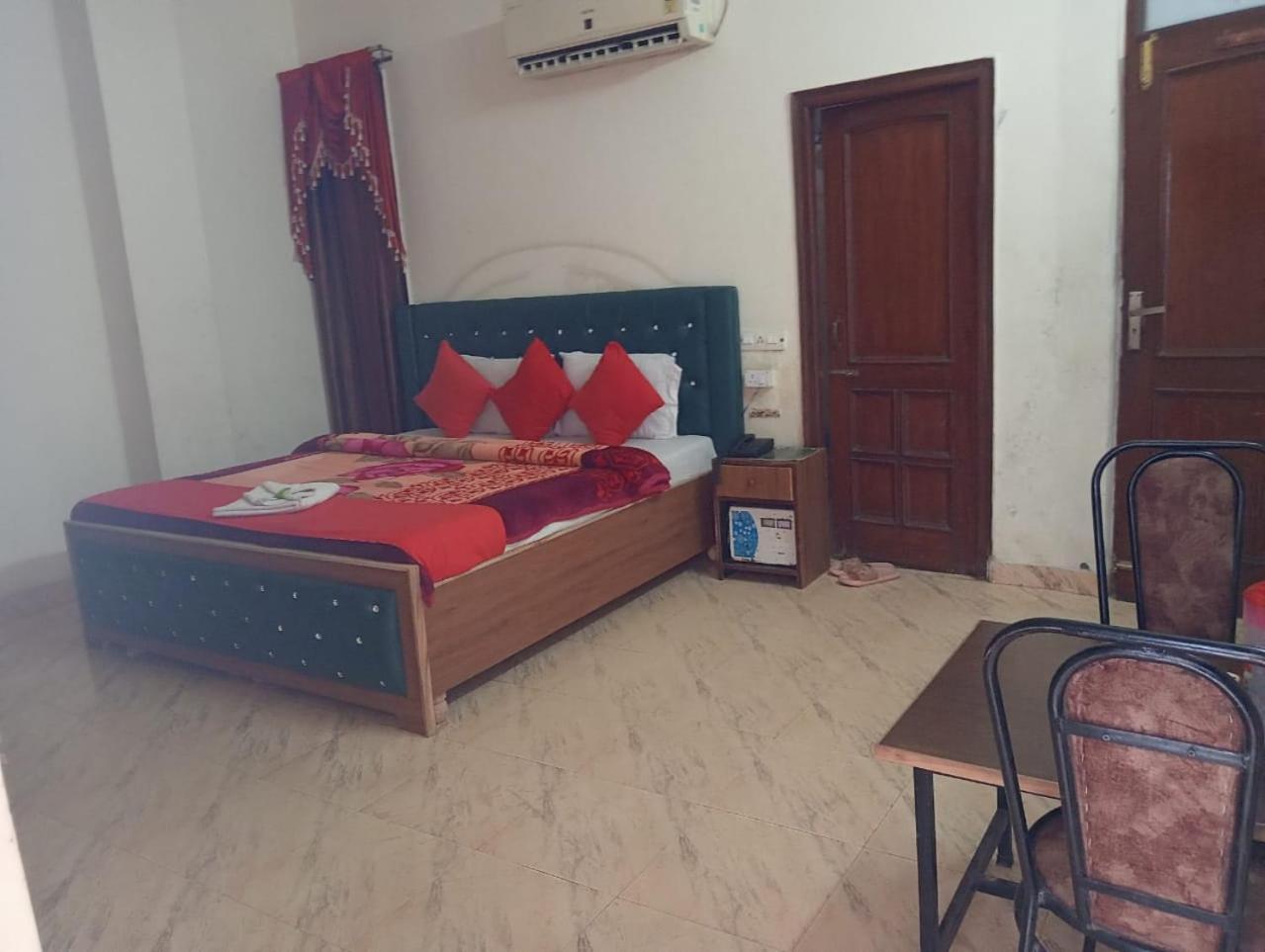 Hotel Holiday Inn Paradise Chandīgarh Dış mekan fotoğraf