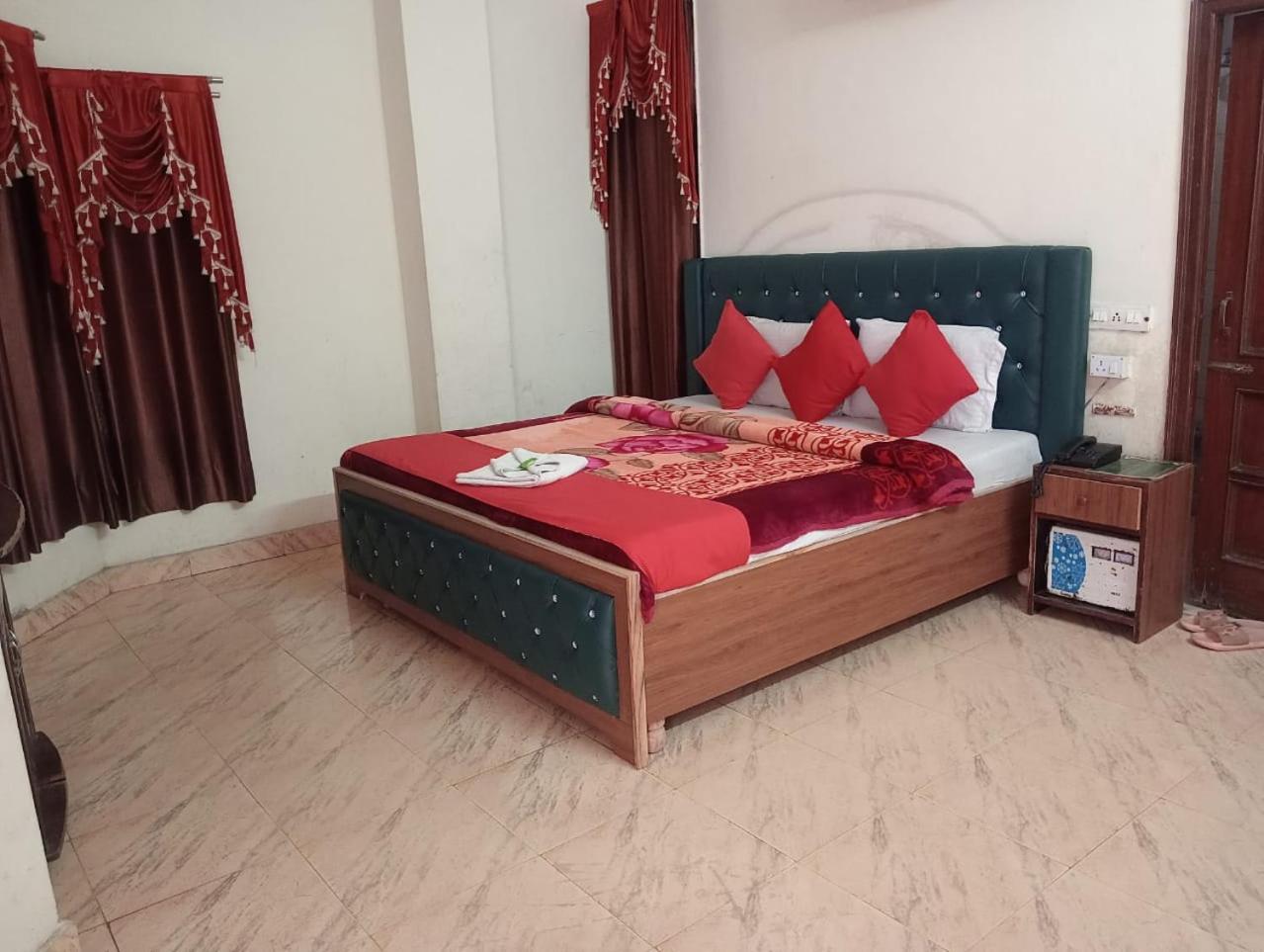 Hotel Holiday Inn Paradise Chandīgarh Dış mekan fotoğraf